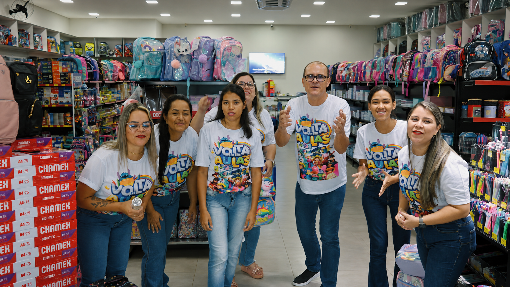 Equipe da Loja Ponto Bis pronta para atender